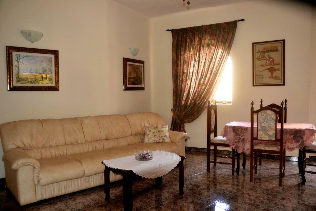 Silia'S Maisonette Marsaskala Bagian luar foto